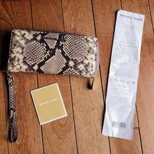 Michael Kors Jet Set Travel Continental Wallet